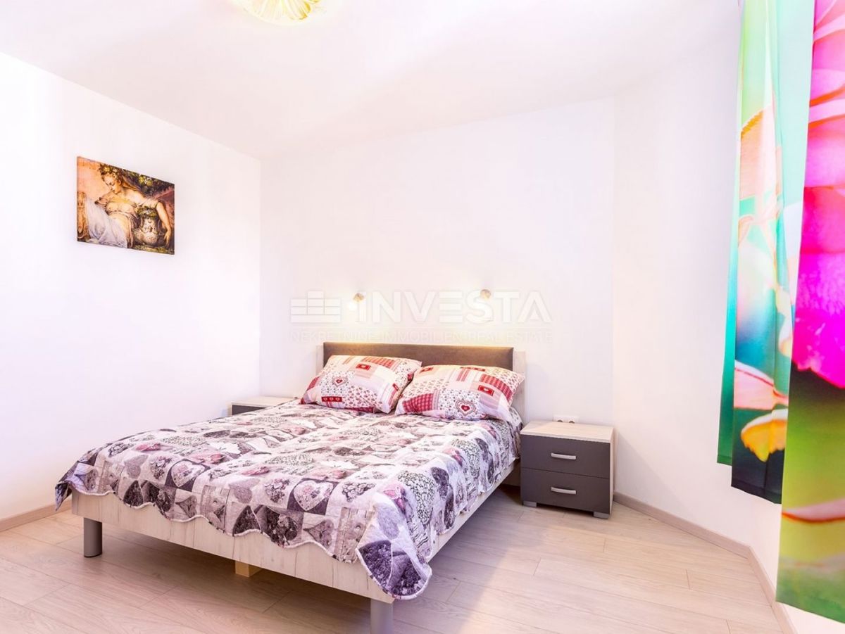 Hrvaška, Istra, Medulin, Apartmajska hiša 630 m², le 100 m od morja, Izjemna lokacija!