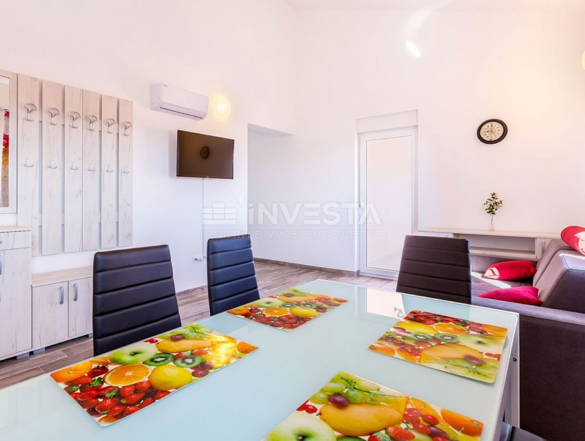 Hrvaška, Istra, Medulin, Apartmajska hiša 630 m², le 100 m od morja, Izjemna lokacija!