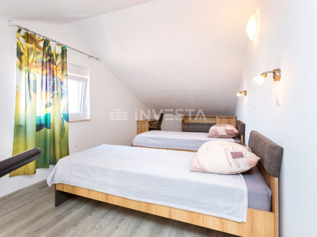 Hrvaška, Istra, Medulin, Apartmajska hiša 630 m², le 100 m od morja, Izjemna lokacija!