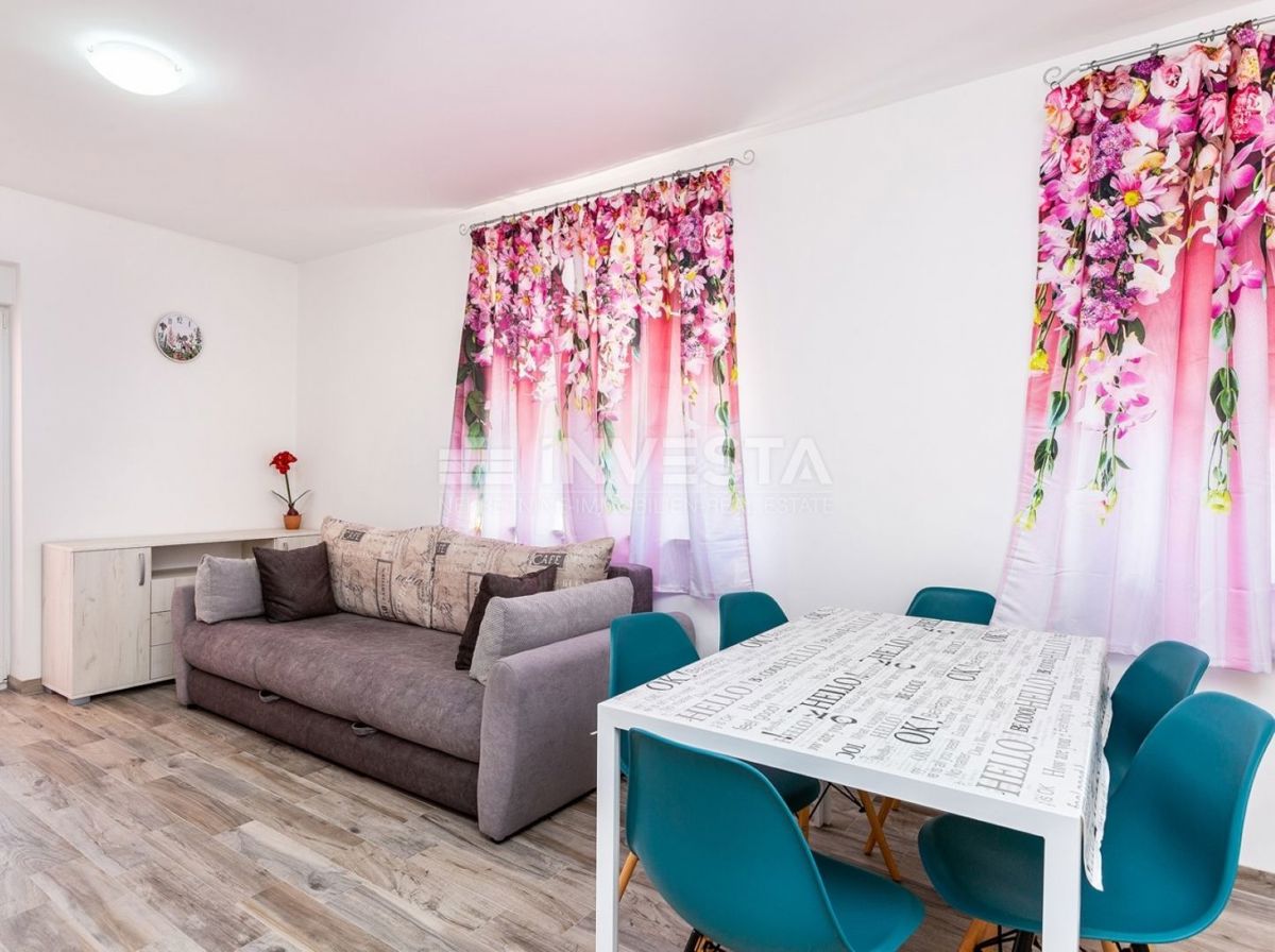 Hrvaška, Istra, Medulin, Apartmajska hiša 630 m², le 100 m od morja, Izjemna lokacija!