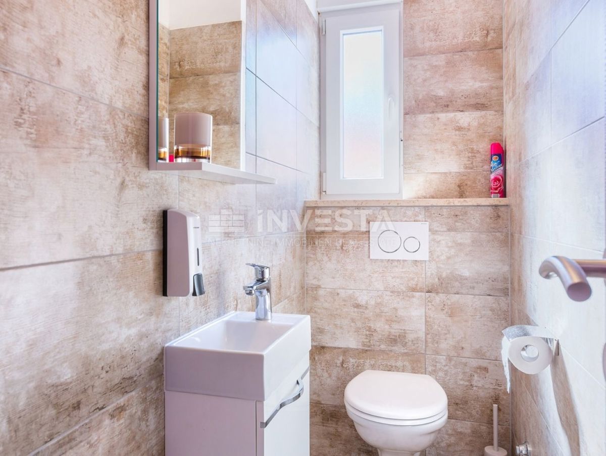 Hrvaška, Istra, Medulin, Apartmajska hiša 630 m², le 100 m od morja, Izjemna lokacija!