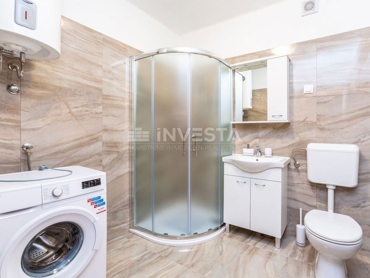 Hrvaška, Istra, Medulin, Apartmajska hiša 630 m², le 100 m od morja, Izjemna lokacija!