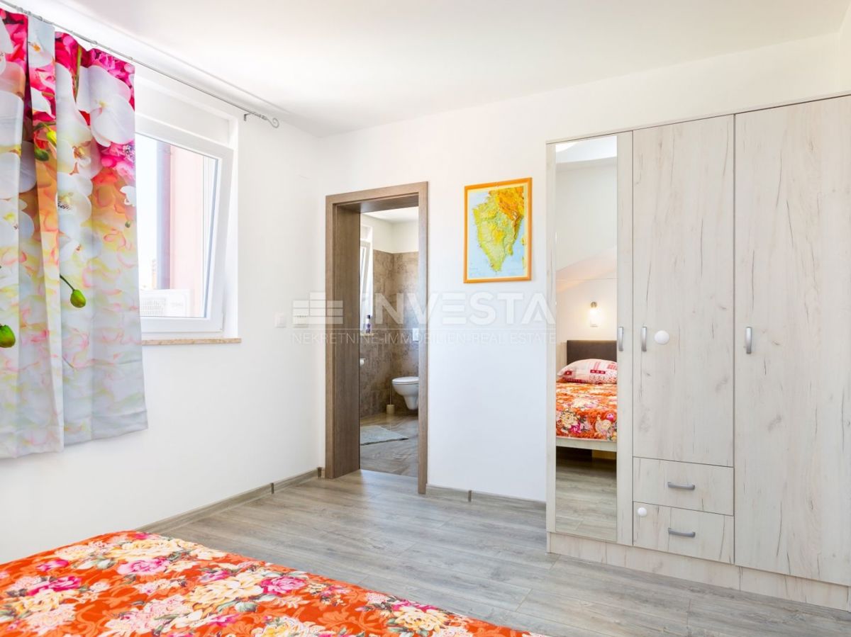 Hrvaška, Istra, Medulin, Apartmajska hiša 630 m², le 100 m od morja, Izjemna lokacija!