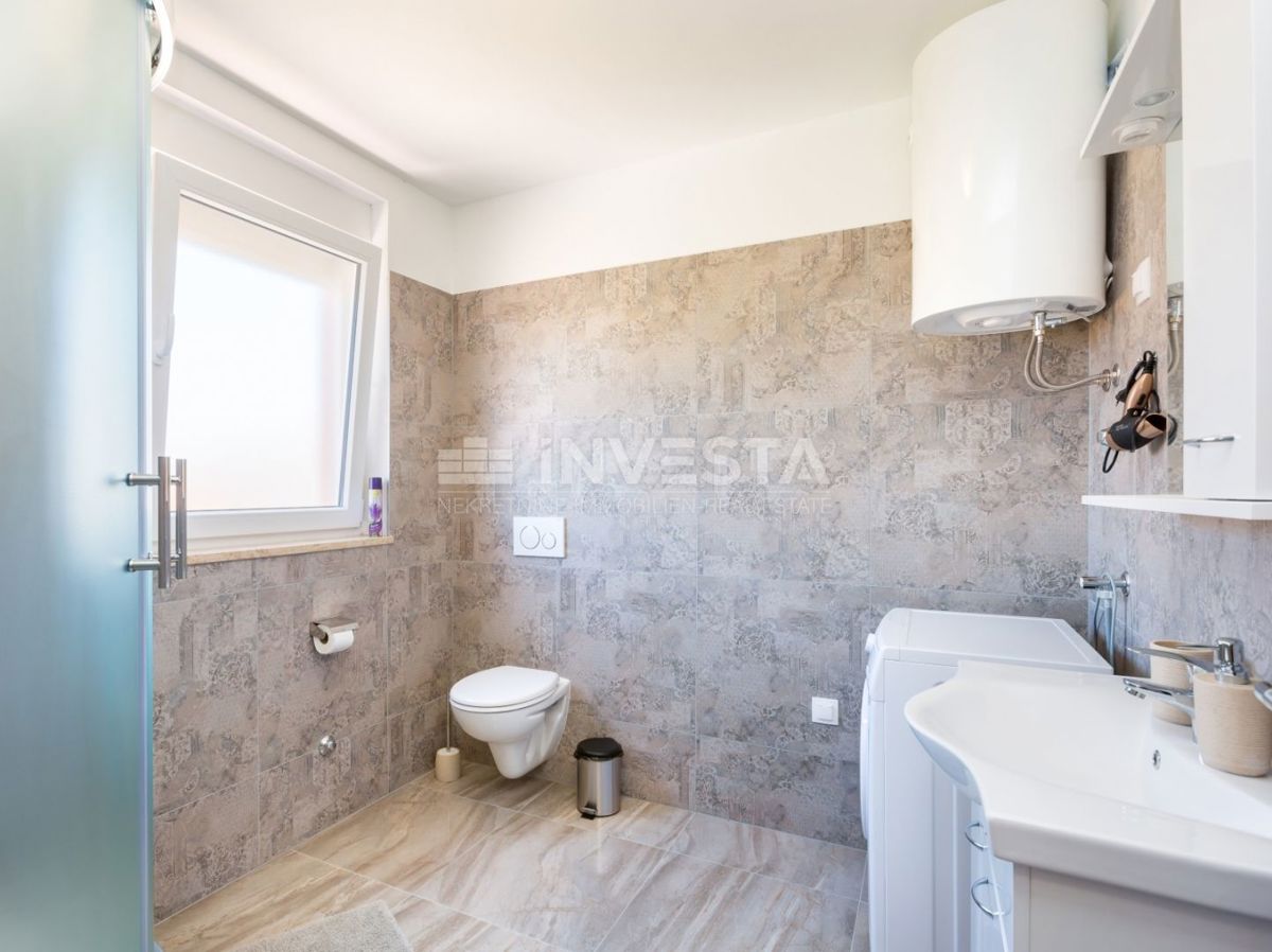 Hrvaška, Istra, Medulin, Apartmajska hiša 630 m², le 100 m od morja, Izjemna lokacija!