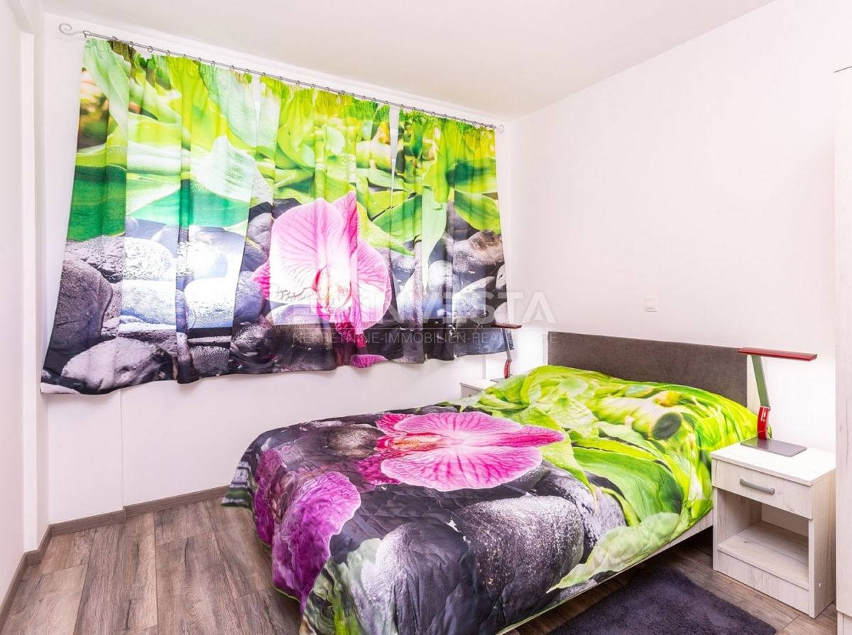 Hrvaška, Istra, Medulin, Apartmajska hiša 630 m², le 100 m od morja, Izjemna lokacija!
