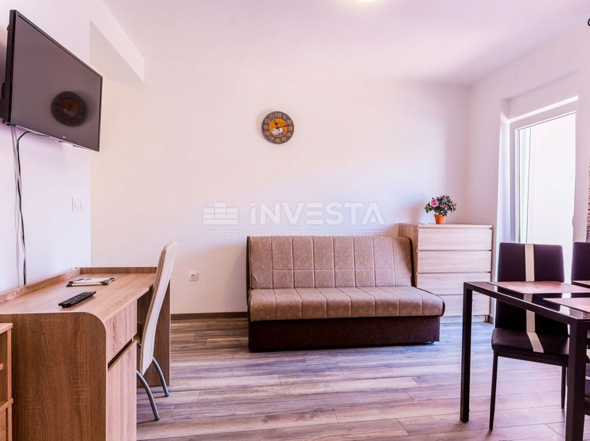 Hrvaška, Istra, Medulin, Apartmajska hiša 630 m², le 100 m od morja, Izjemna lokacija!