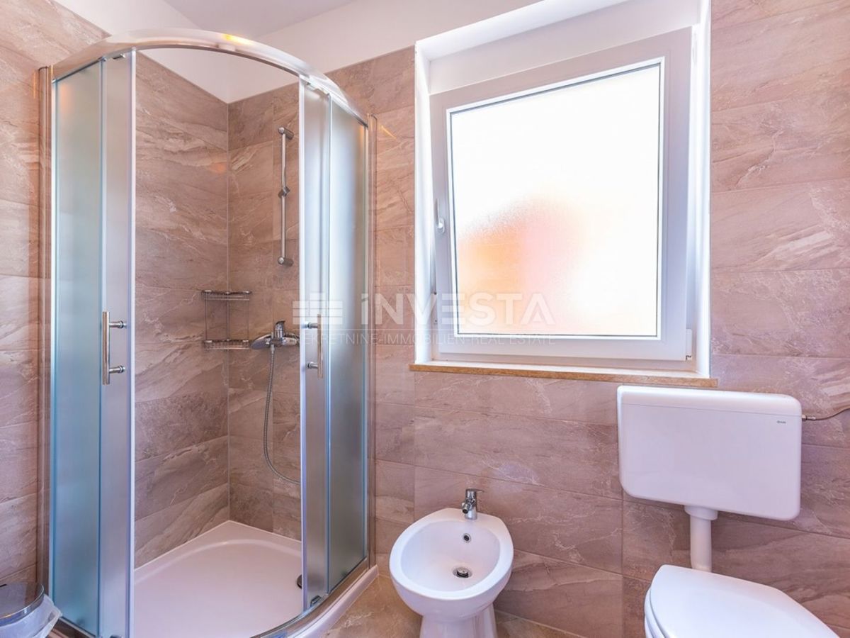 Hrvaška, Istra, Medulin, Apartmajska hiša 630 m², le 100 m od morja, Izjemna lokacija!