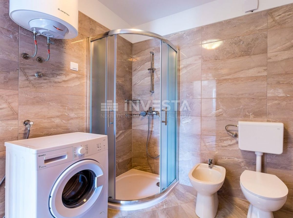 Hrvaška, Istra, Medulin, Apartmajska hiša 630 m², le 100 m od morja, Izjemna lokacija!