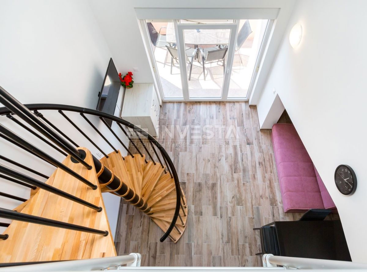 Hrvaška, Istra, Medulin, Apartmajska hiša 630 m², le 100 m od morja, Izjemna lokacija!