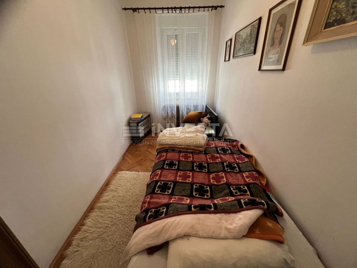 Pula, center, prostorno stanovanje 87m², velika terasa, 3 spalnice