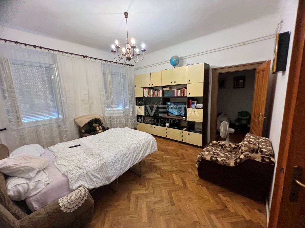 Pula, center, prostorno stanovanje 87m², velika terasa, 3 spalnice