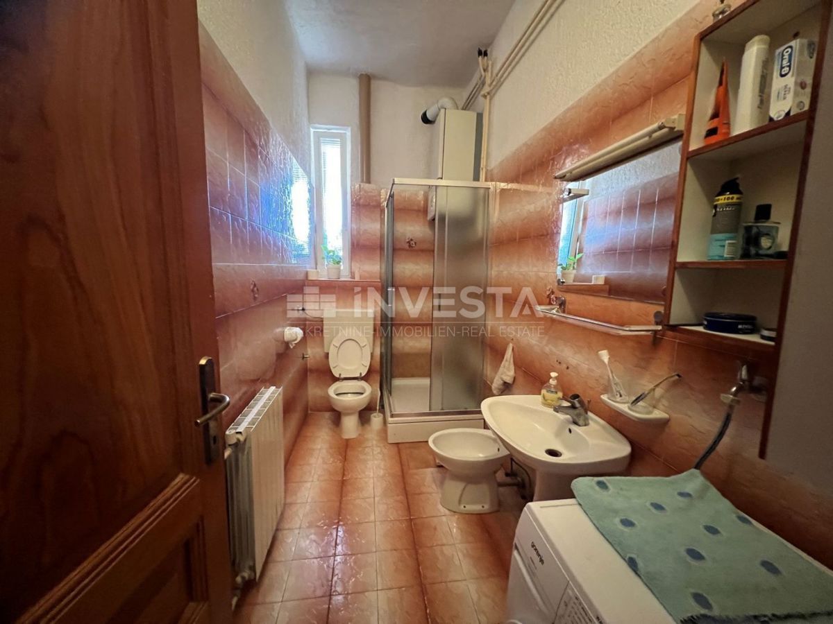 Pula, center, prostorno stanovanje 87m², velika terasa, 3 spalnice