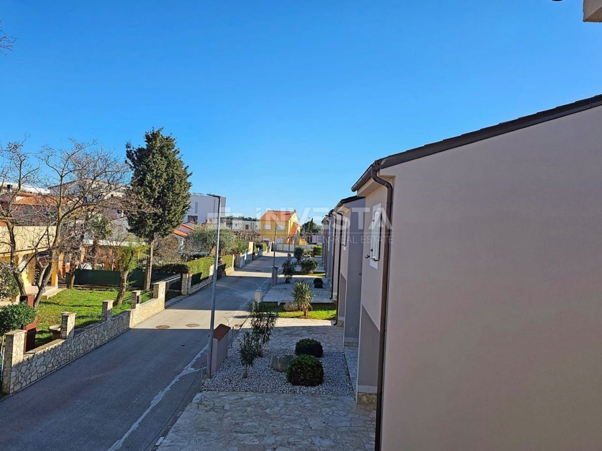 Medulin, samostojna hiša z 2 apartmajema, 200 m od morja