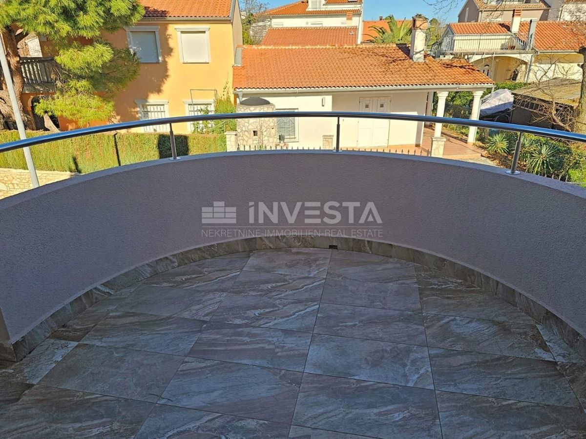 Medulin, samostojna hiša z 2 apartmajema, 200 m od morja