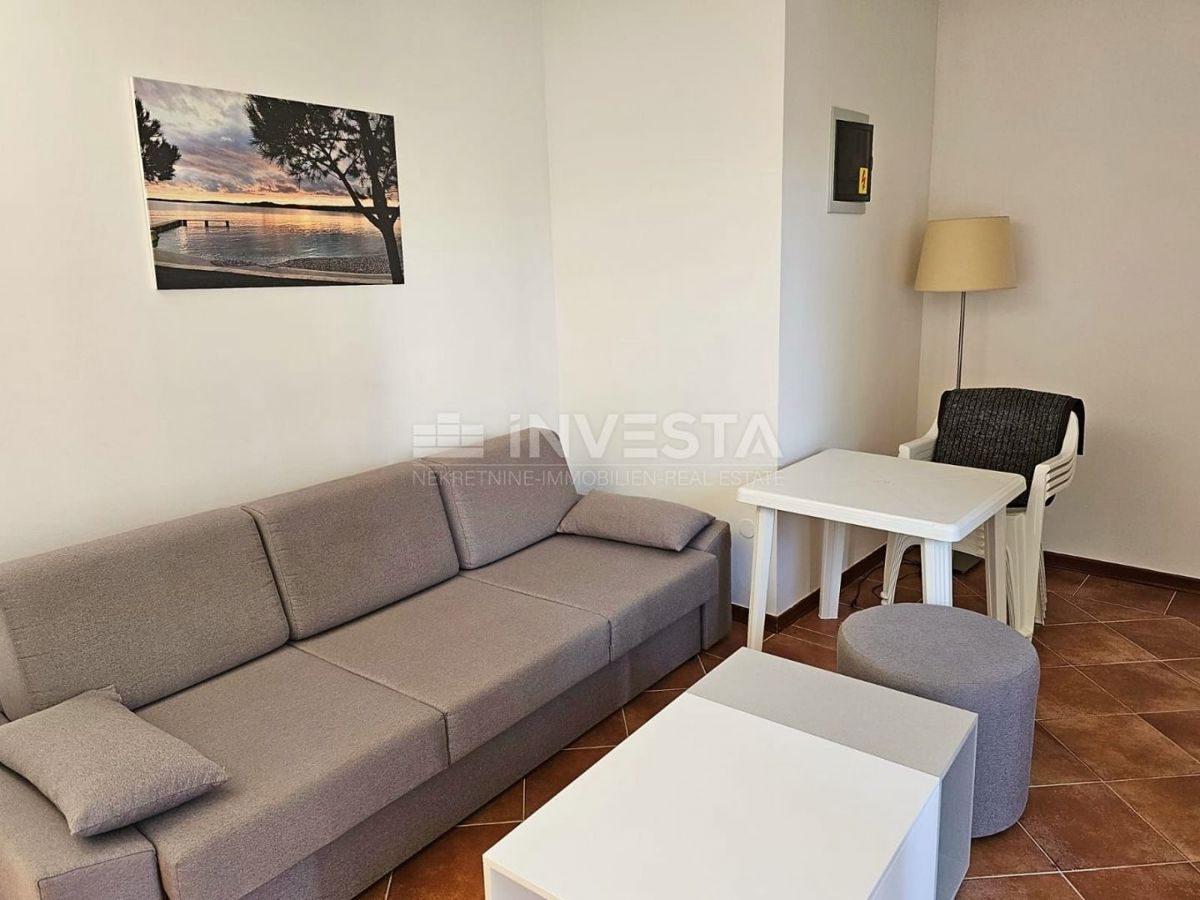 Medulin, samostojna hiša z 2 apartmajema, 200 m od morja