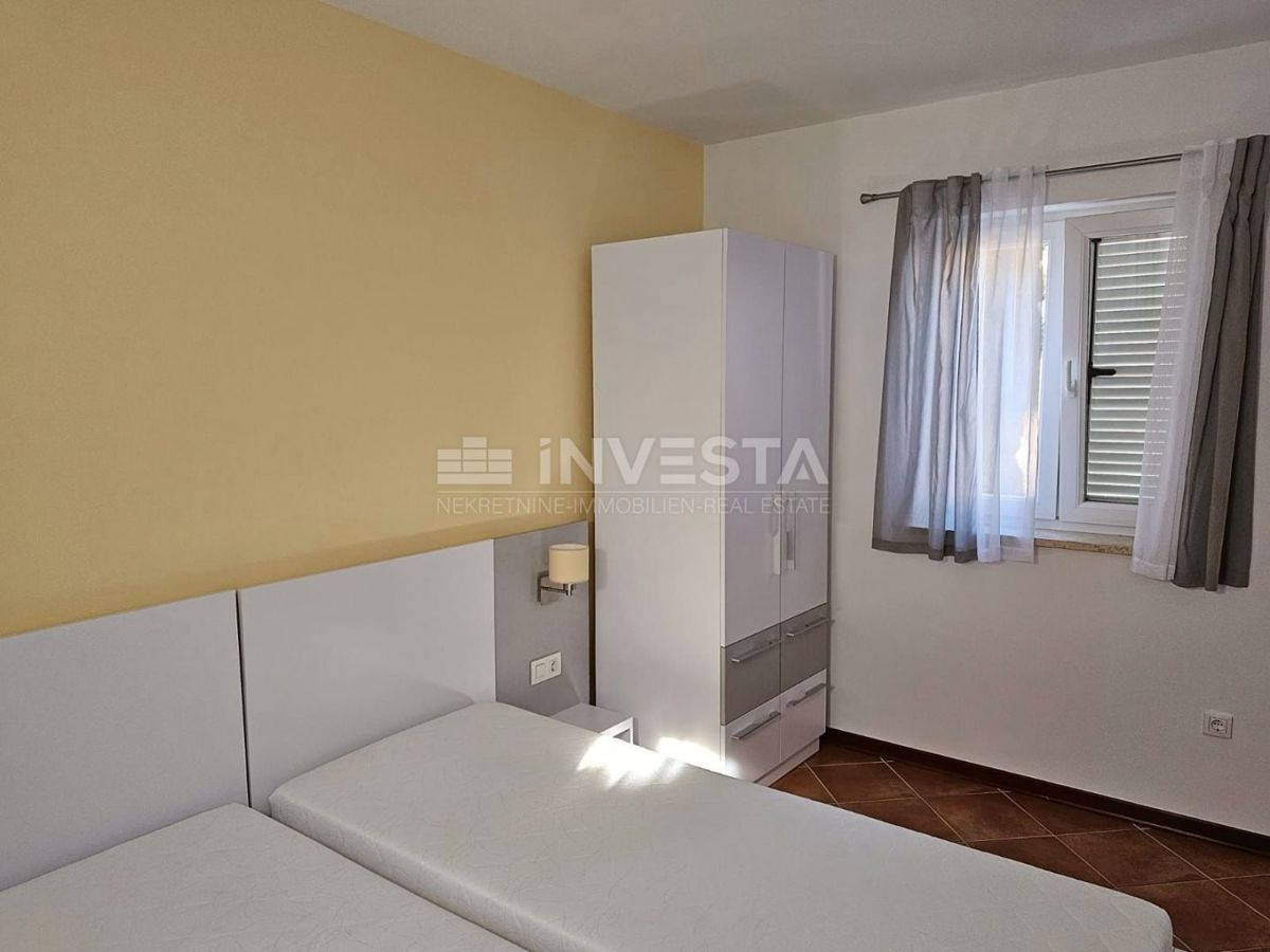 Medulin, samostojna hiša z 2 apartmajema, 200 m od morja