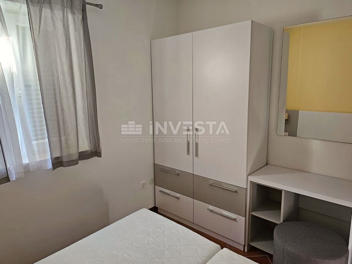 Medulin, samostojna hiša z 2 apartmajema, 200 m od morja