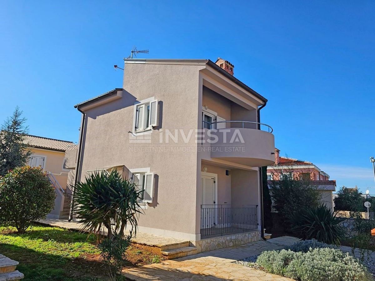 Medulin, samostojna hiša z 2 apartmajema, 200 m od morja