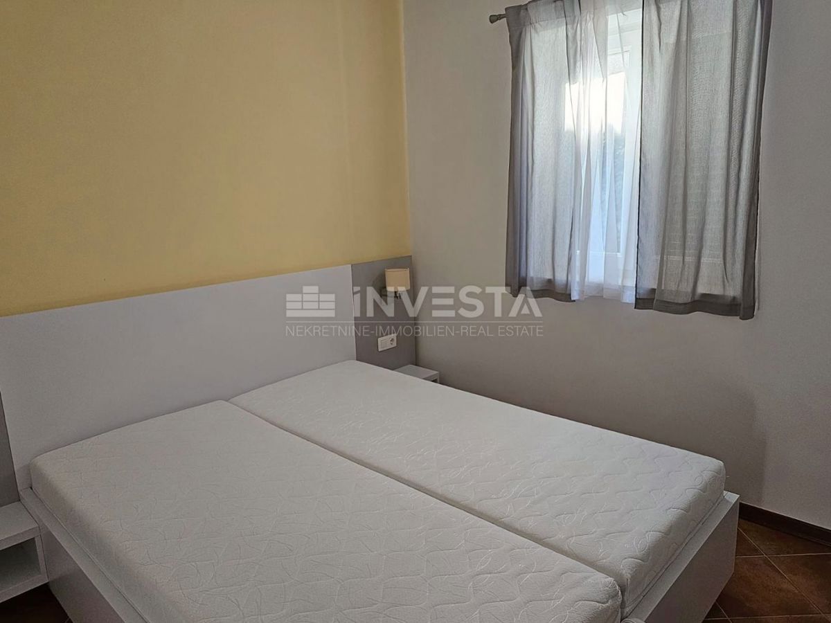 Medulin, samostojna hiša z 2 apartmajema, 200 m od morja