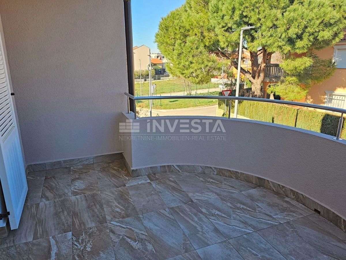 Medulin, samostojna hiša z 2 apartmajema, 200 m od morja