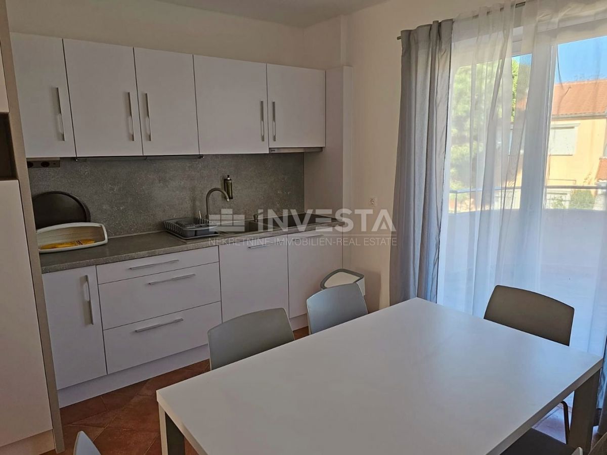 Medulin, samostojna hiša z 2 apartmajema, 200 m od morja