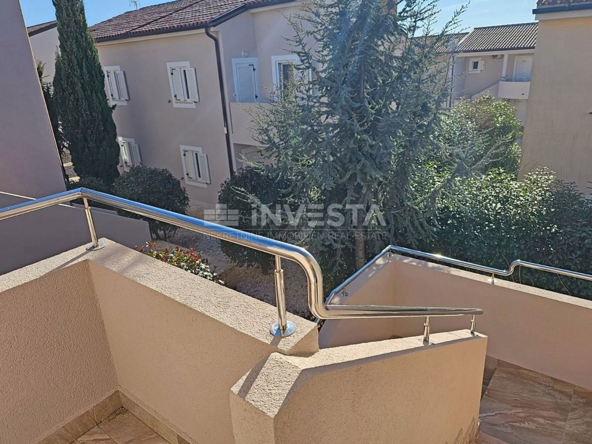 Medulin, samostojna hiša z 2 apartmajema, 200 m od morja