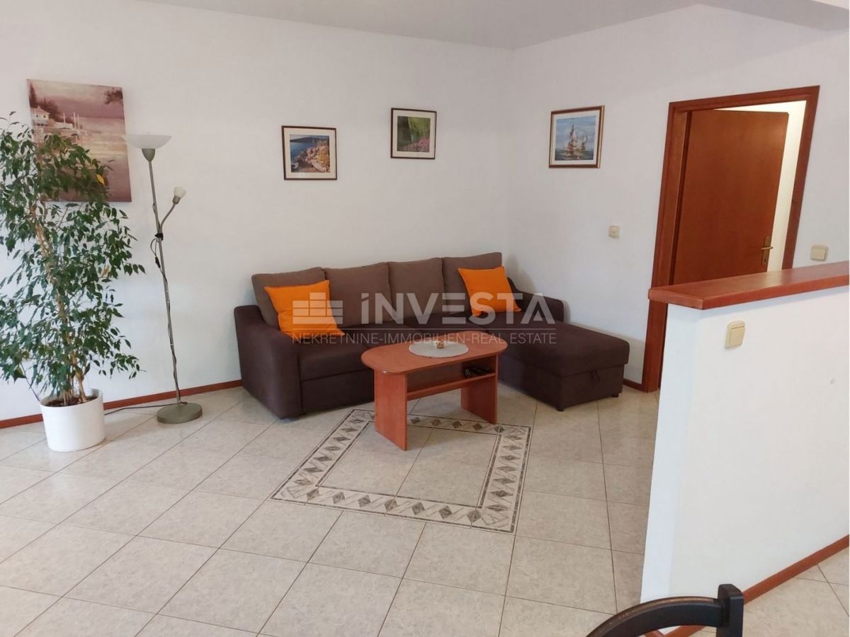 Okolica Svetog Lovreča, družinska hiša z 2 stanovanjskima enotama, 270 m2