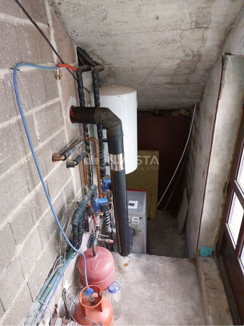 Okolica Svetog Lovreča, družinska hiša z 2 stanovanjskima enotama, 270 m2