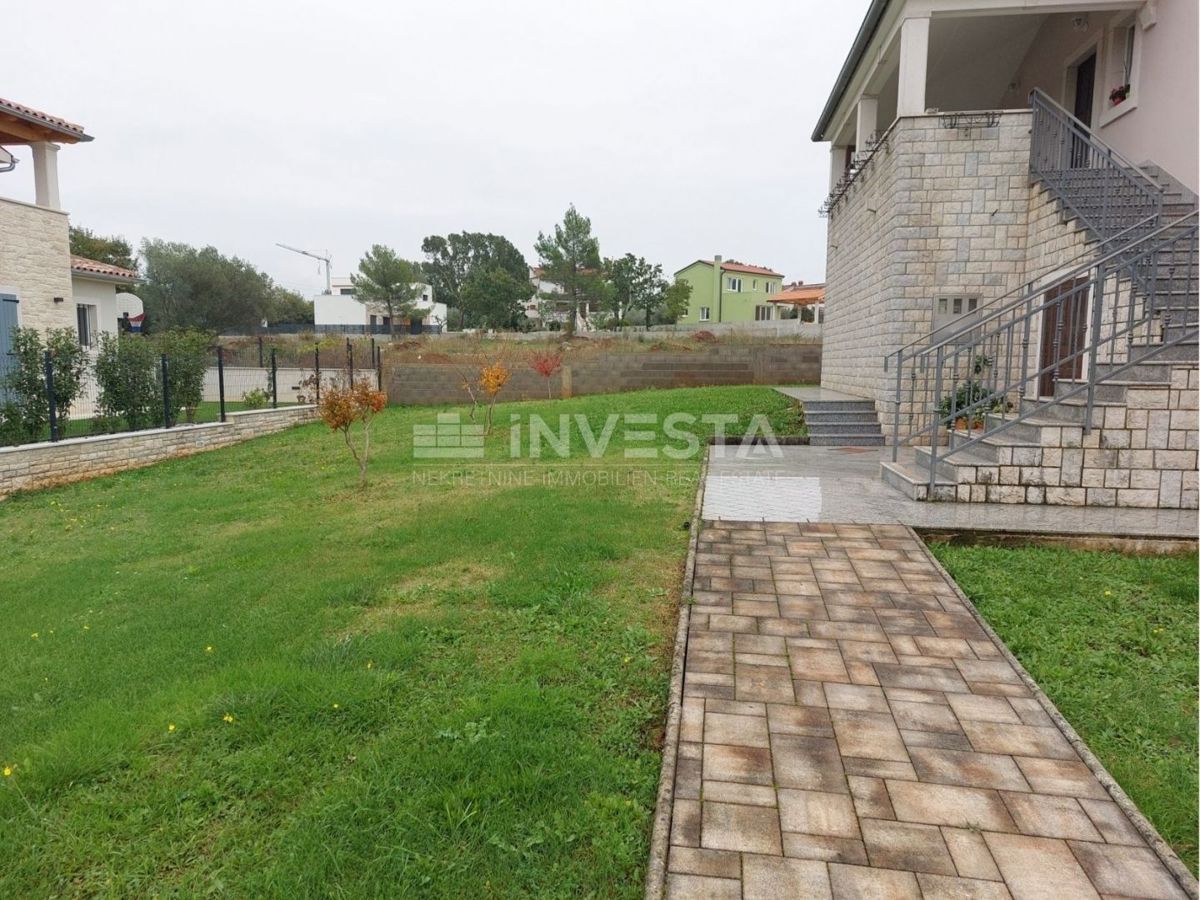 Okolica Svetog Lovreča, družinska hiša z 2 stanovanjskima enotama, 270 m2