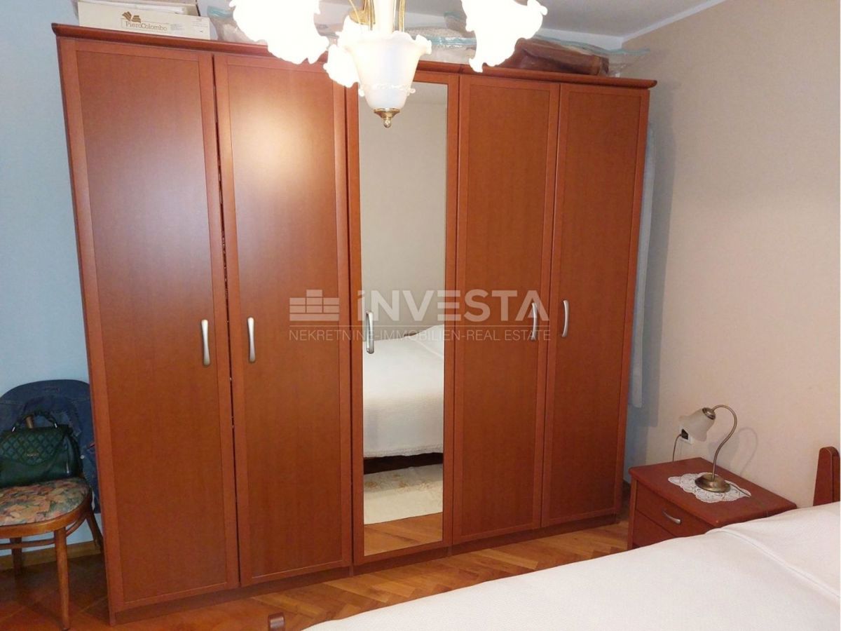 Okolica Svetog Lovreča, družinska hiša z 2 stanovanjskima enotama, 270 m2