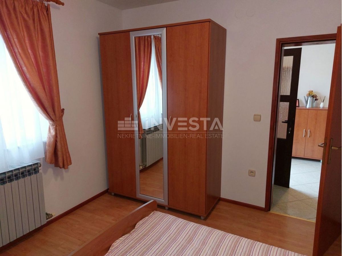 Okolica Svetog Lovreča, družinska hiša z 2 stanovanjskima enotama, 270 m2
