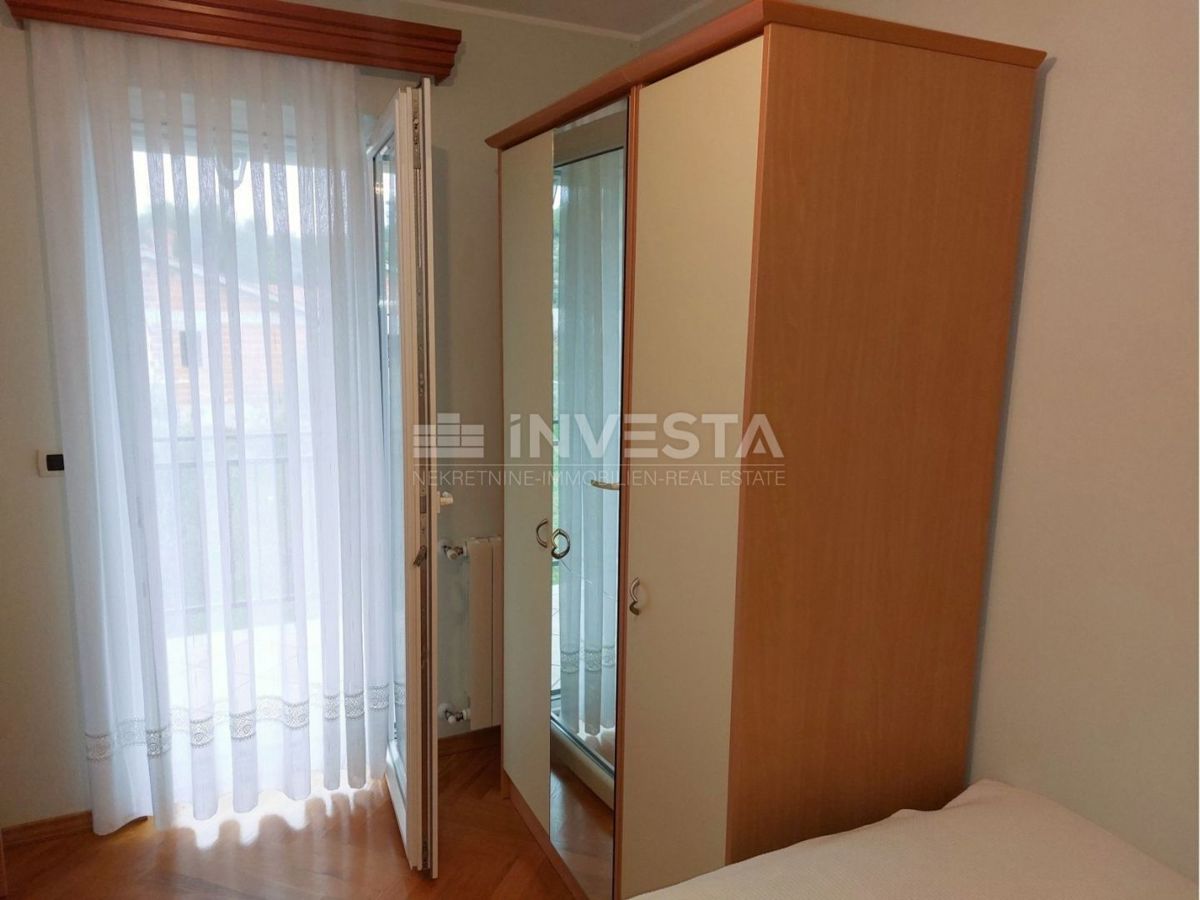 Okolica Svetog Lovreča, družinska hiša z 2 stanovanjskima enotama, 270 m2