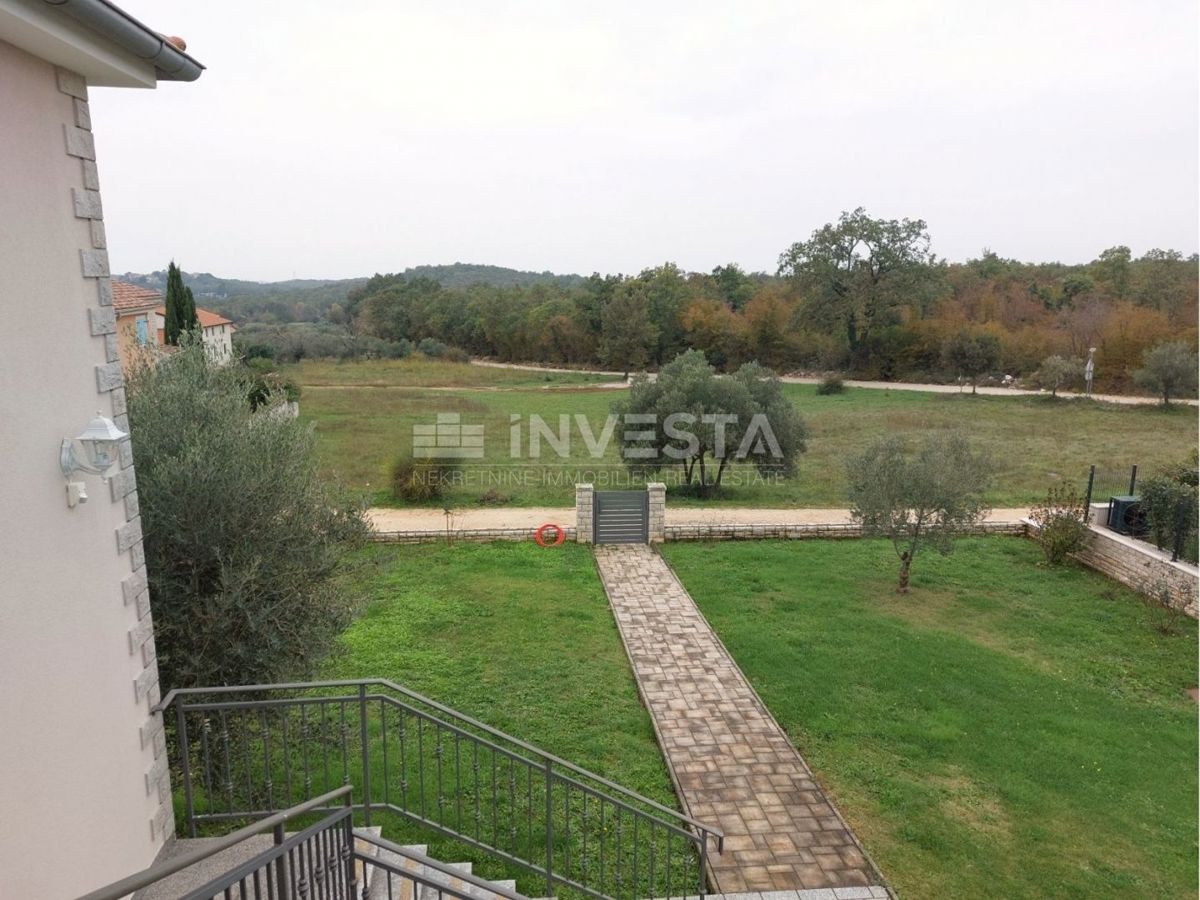 Okolica Svetog Lovreča, družinska hiša z 2 stanovanjskima enotama, 270 m2