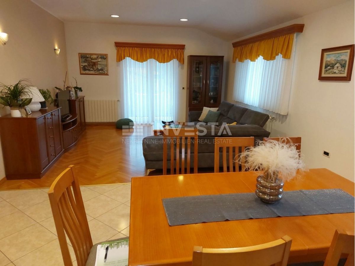 Okolica Svetog Lovreča, družinska hiša z 2 stanovanjskima enotama, 270 m2