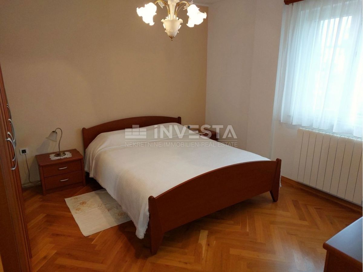 Okolica Svetog Lovreča, družinska hiša z 2 stanovanjskima enotama, 270 m2