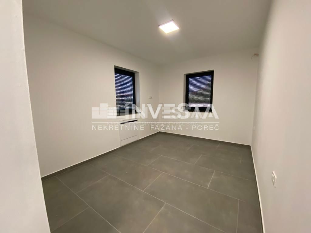 Okolica Svetvinčenta, lepa vila z bazenom, 4 spalnice, novogradnja