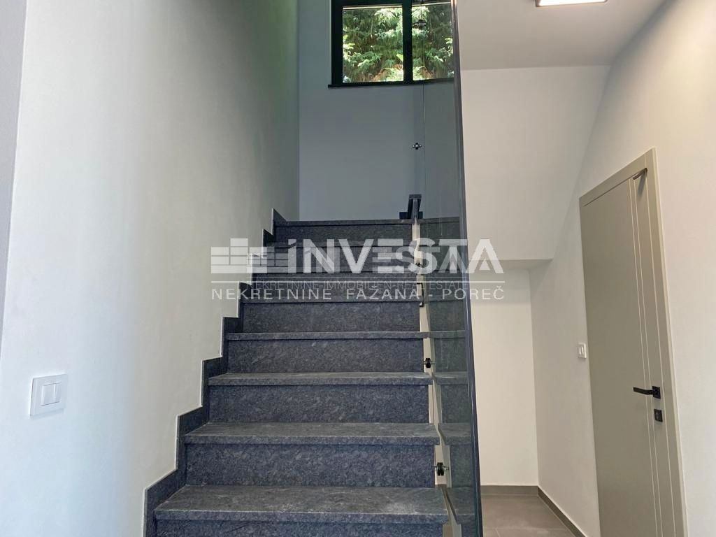 Okolica Svetvinčenta, lepa vila z bazenom, 4 spalnice, novogradnja