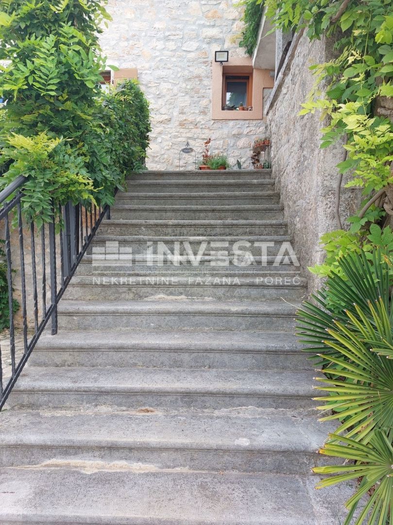 Okolica Poreča, obnovljena avtohtona istrska hiša s 3 apartmaji