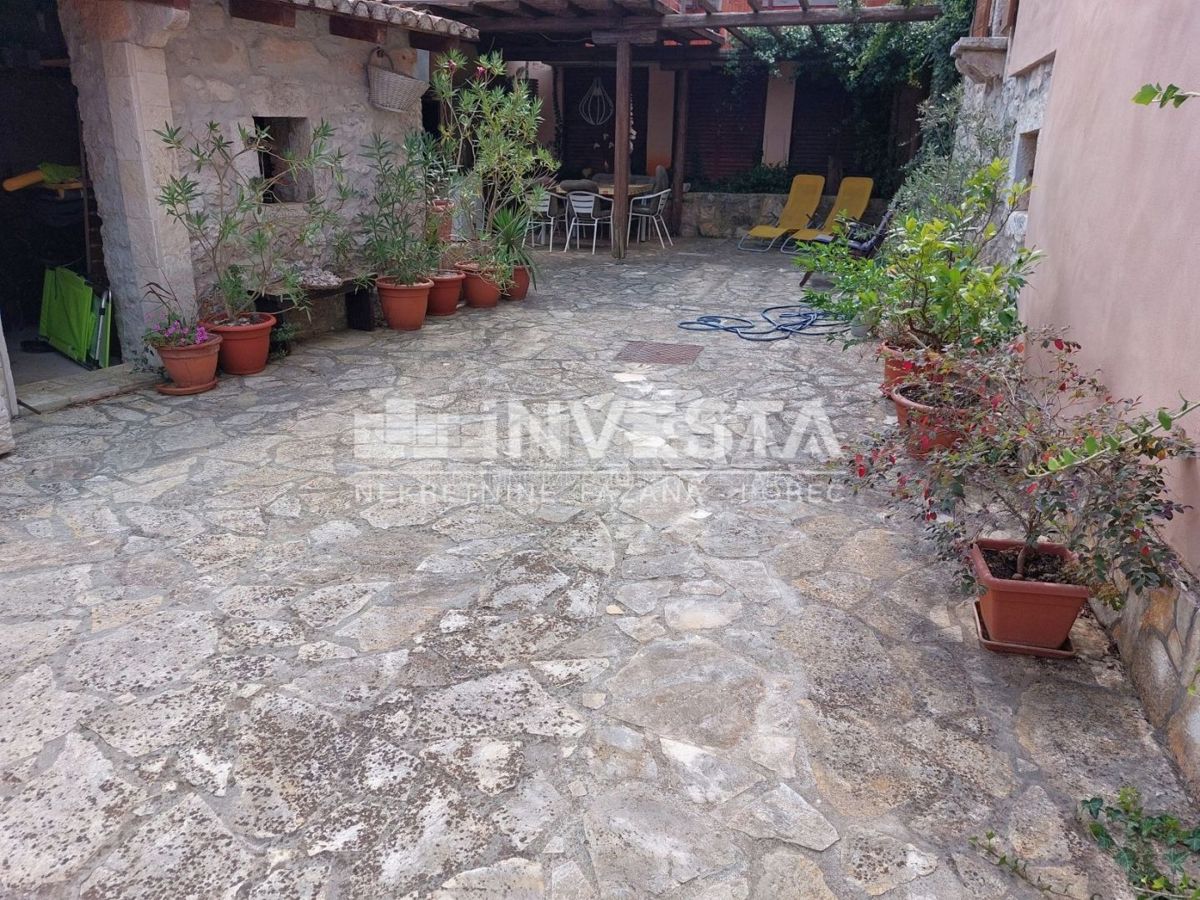 Okolica Poreča, obnovljena avtohtona istrska hiša s 3 apartmaji