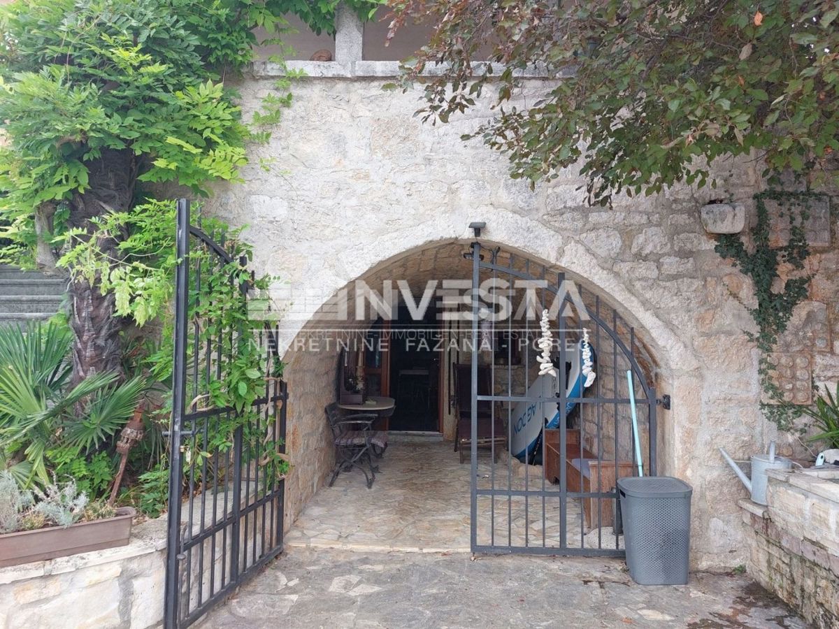 Okolica Poreča, obnovljena avtohtona istrska hiša s 3 apartmaji