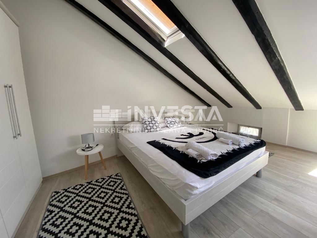 Pula, Center, prenovljeno stanovanje 61 m2 s parkiriščem