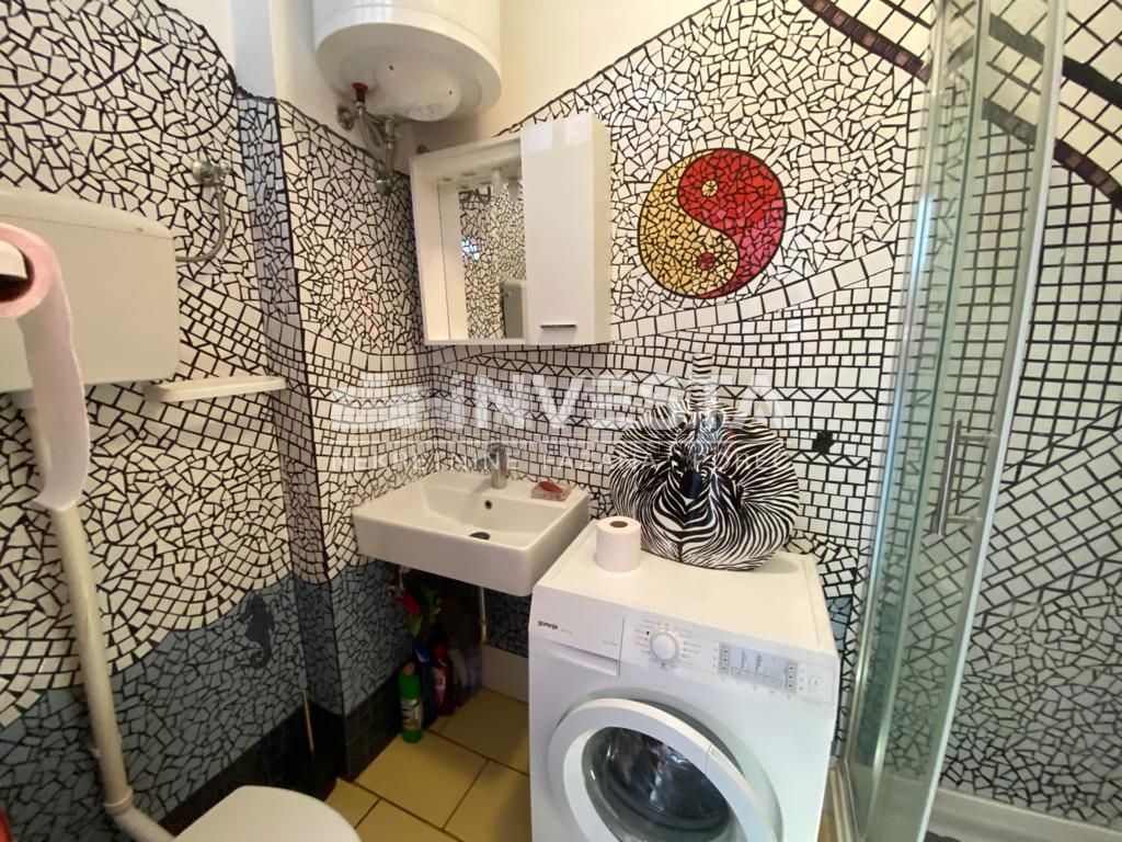 Pula, Center, prenovljeno stanovanje 61 m2 s parkiriščem