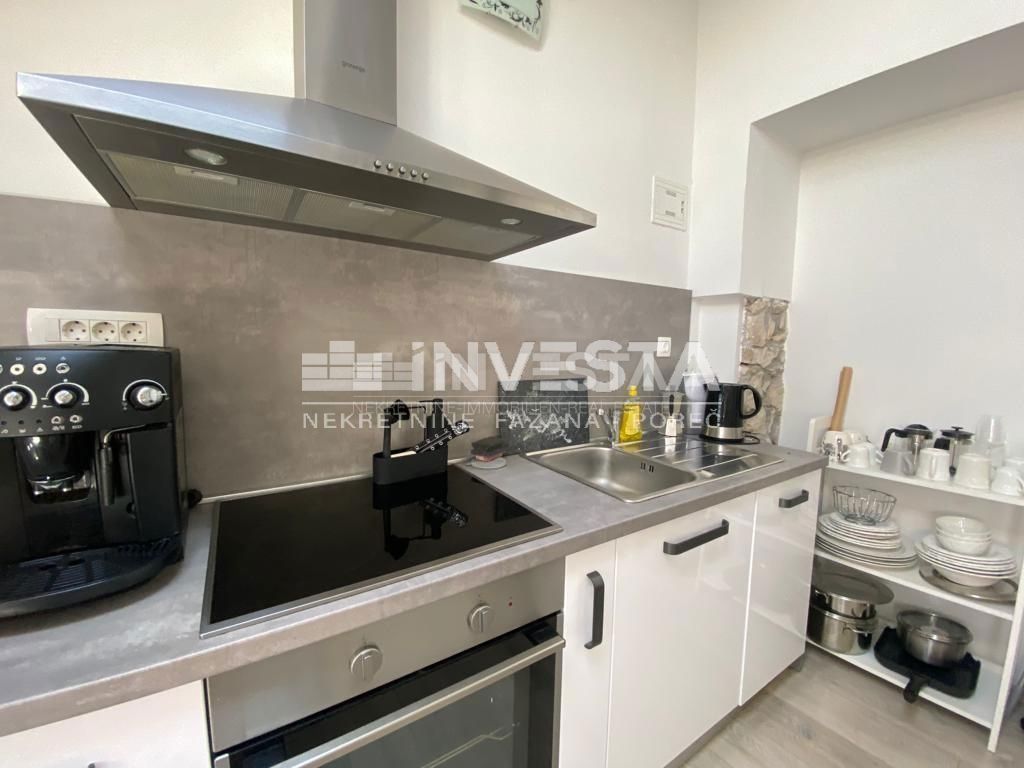Pula, Center, prenovljeno stanovanje 61 m2 s parkiriščem