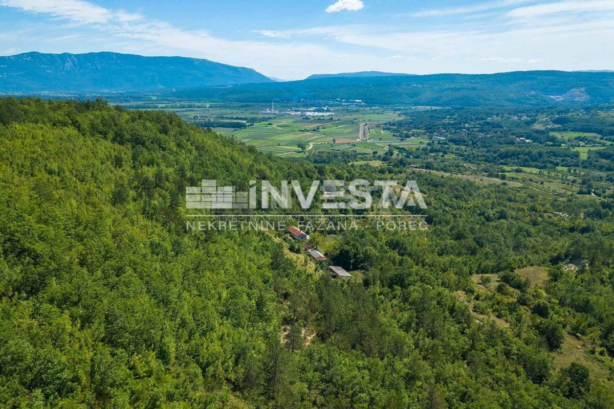 Okolica Gračišče, Samostojna hiša z vrtom in pravljičnim razgledom!