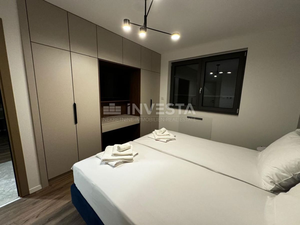 Okolica Poreča, pritličje stanovanje z bazenom, 93 m2, novogradnja