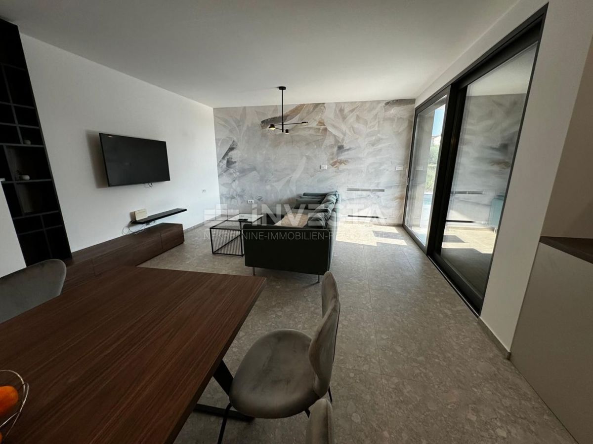 Okolica Poreča, pritličje stanovanje z bazenom, 93 m2, novogradnja