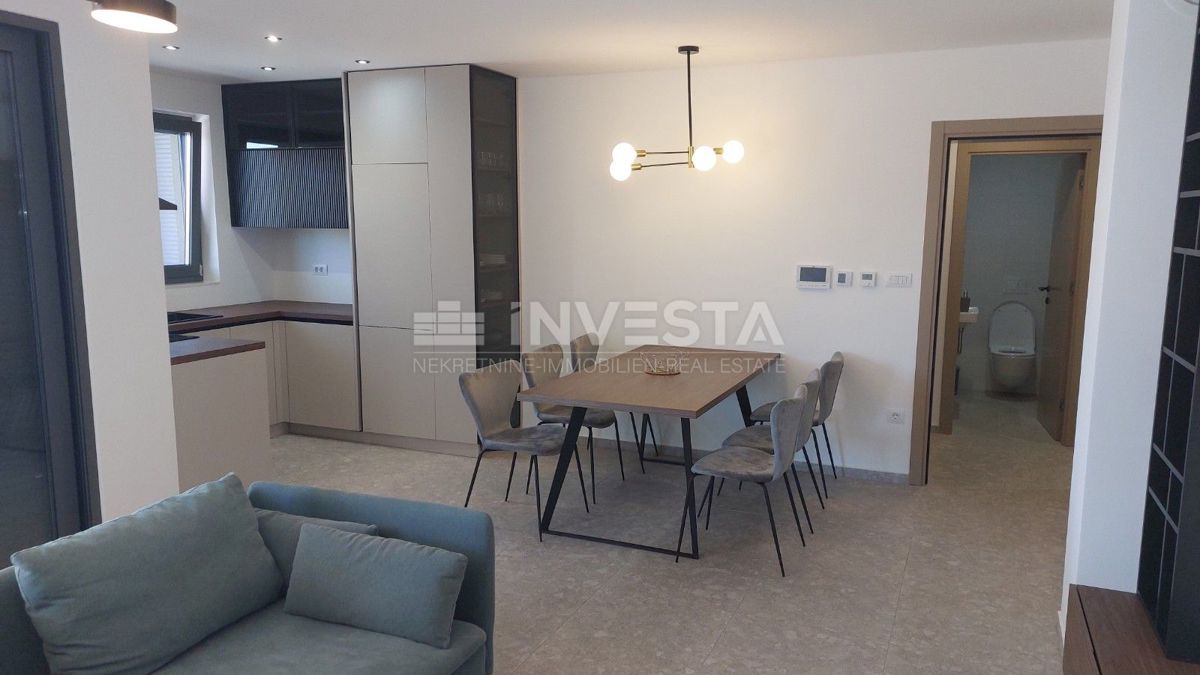 Okolica Poreča, pritličje stanovanje z bazenom, 93 m2, novogradnja