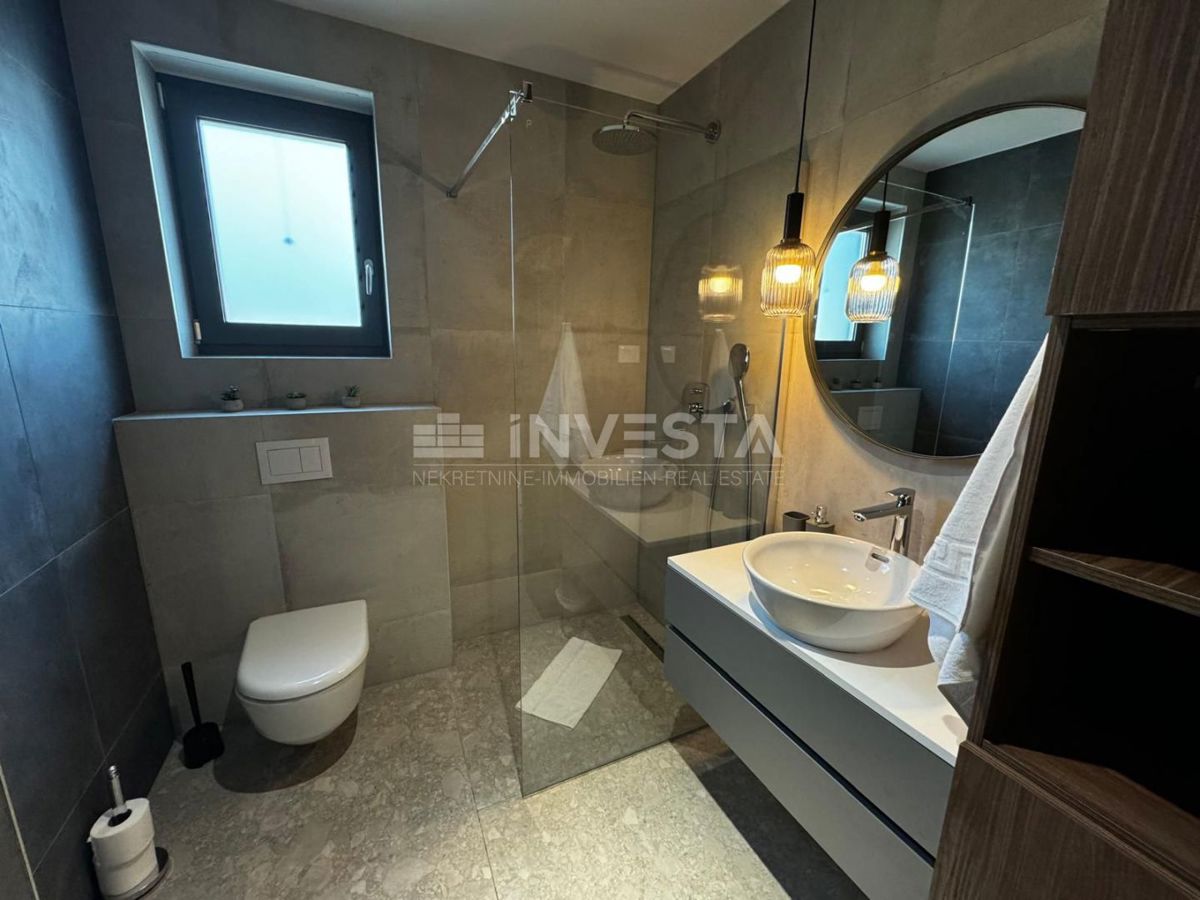 Okolica Poreča, pritličje stanovanje z bazenom, 93 m2, novogradnja