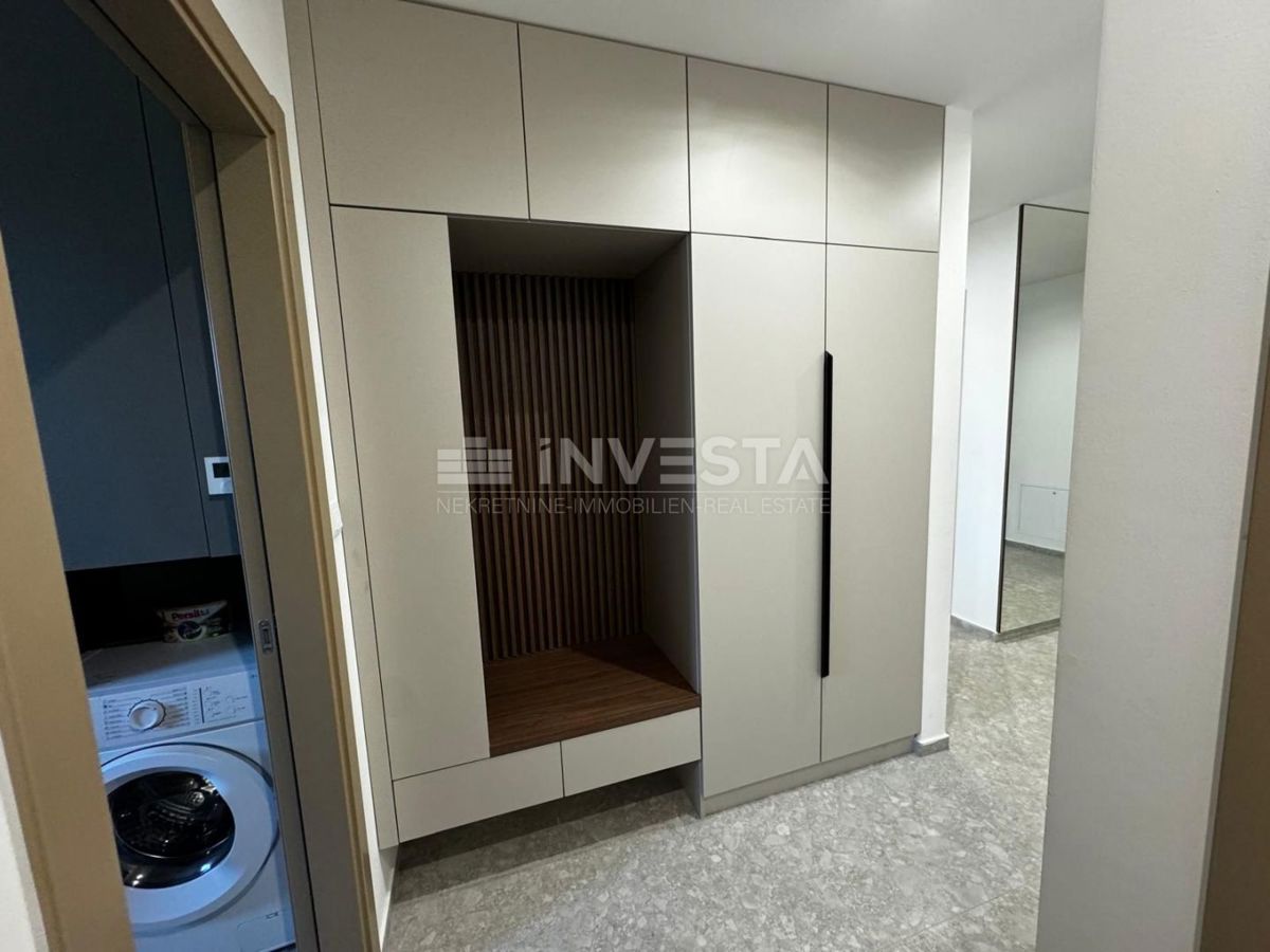 Okolica Poreča, pritličje stanovanje z bazenom, 93 m2, novogradnja