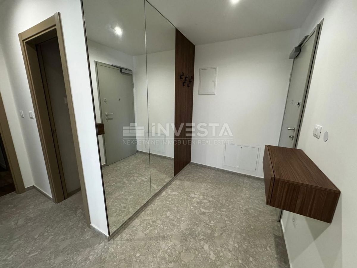 Okolica Poreča, pritličje stanovanje z bazenom, 93 m2, novogradnja